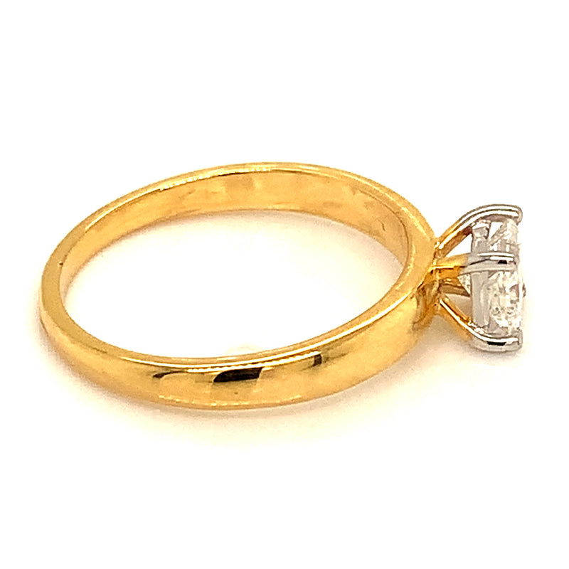 (LD) Anillo con diamante de laboratorio en oro amarillo 14kt.