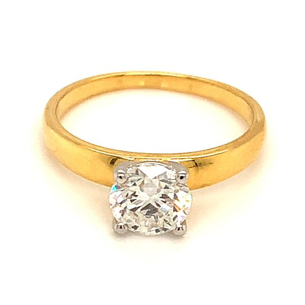 (LD) Anillo con diamante de laboratorio en oro amarillo 14kt.