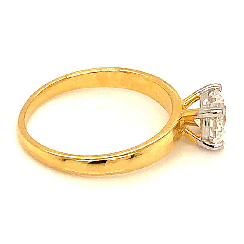 (LD) Anillo con diamante de laboratorio en oro amarillo 14kt.