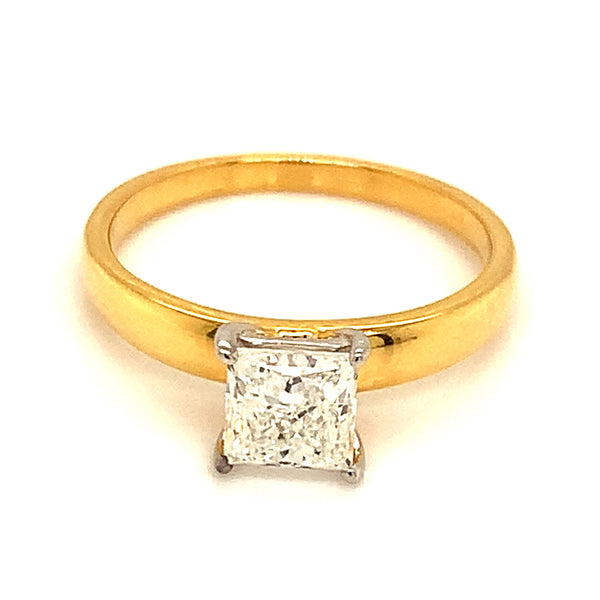 (LD) Anillo con diamante de laboratorio en oro amarillo 14kt.