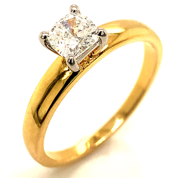 (LD) Anillo con diamante de laboratorio en oro amarillo 14kt.