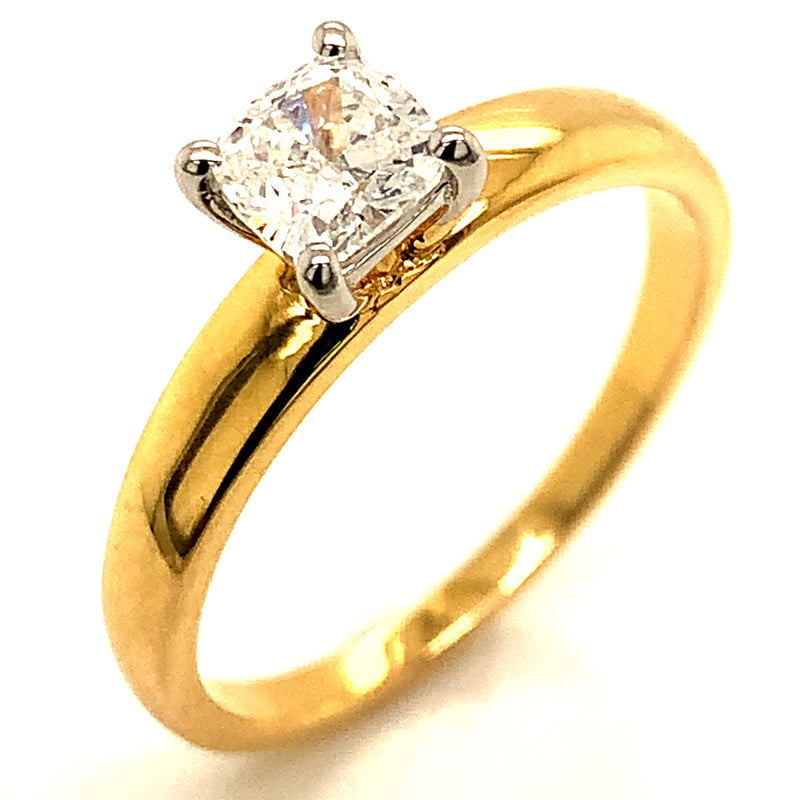 (LD) Anillo con diamante de laboratorio en oro amarillo 14kt.