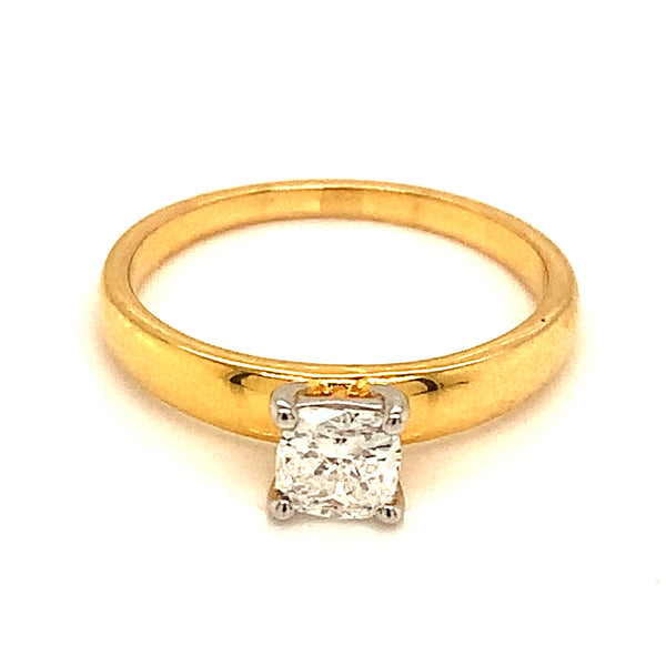 (LD) Anillo con diamante de laboratorio en oro amarillo 14kt.