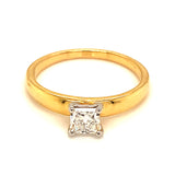 (LD) Anillo con diamante de laboratorio en oro amarillo 14kt.