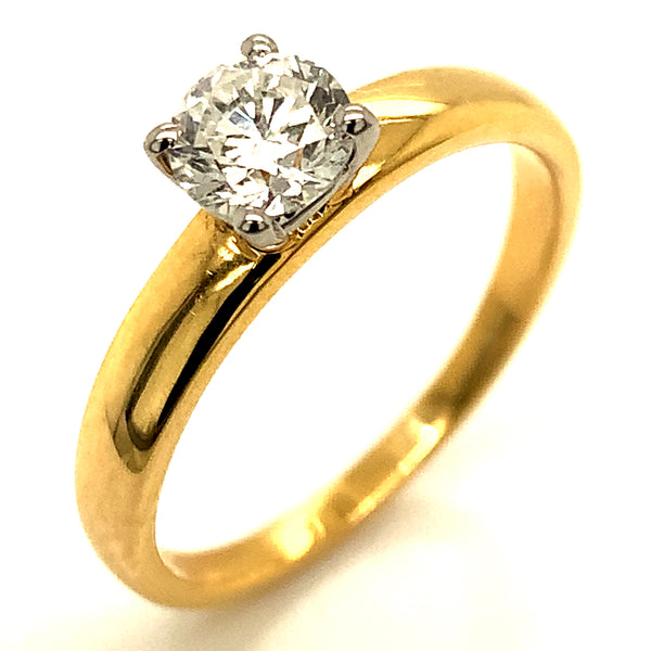 (LD) Anillo con diamante de laboratorio en oro amarillo 14kt.