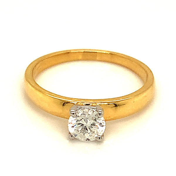 (LD) Anillo con diamante de laboratorio en oro amarillo 14kt.