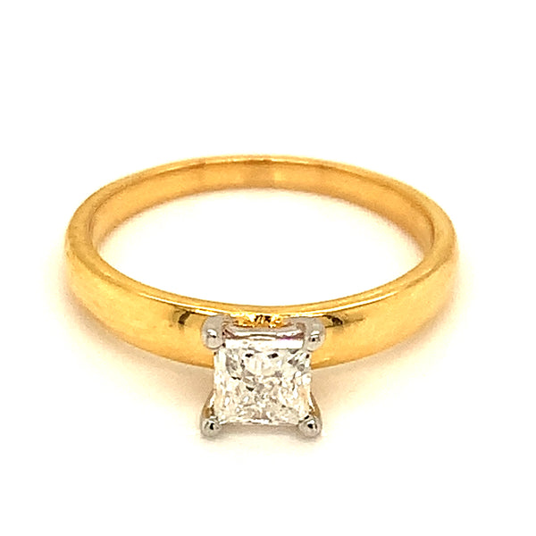(LD) Anillo con diamante de laboratorio en oro amarillo 14kt.