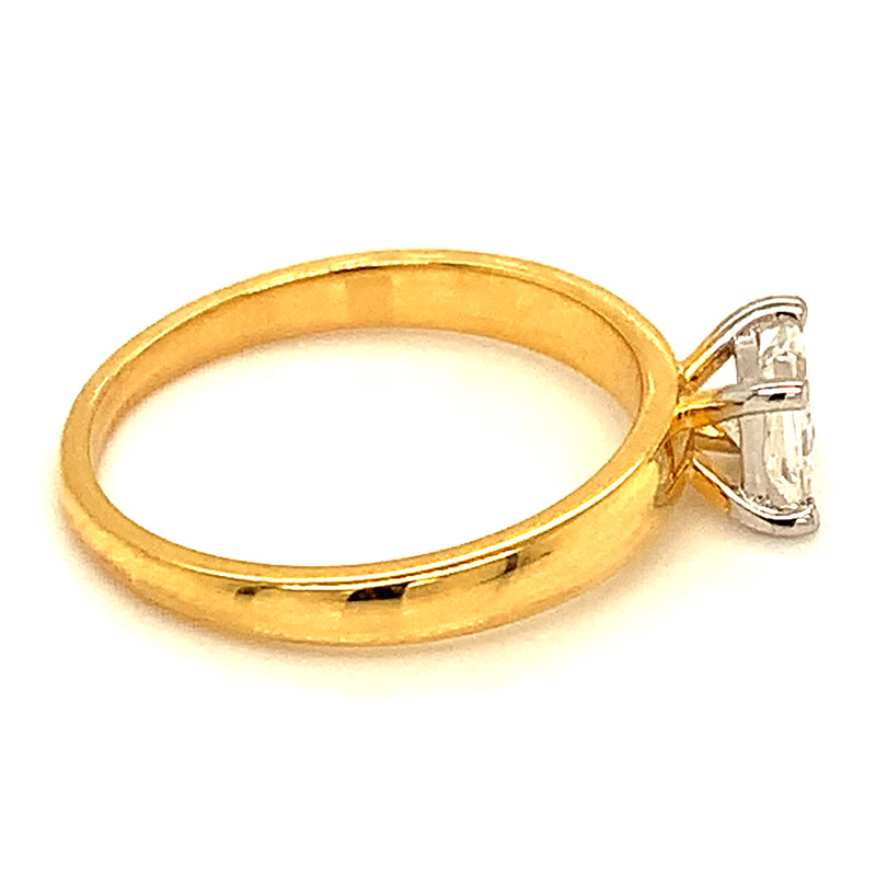 (LD) Anillo con diamante de laboratorio en oro amarillo 14kt.