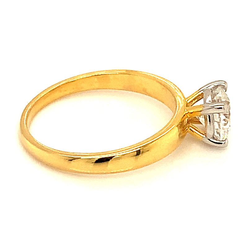 (LD) Anillo con diamante de laboratorio en oro amarillo 14kt.