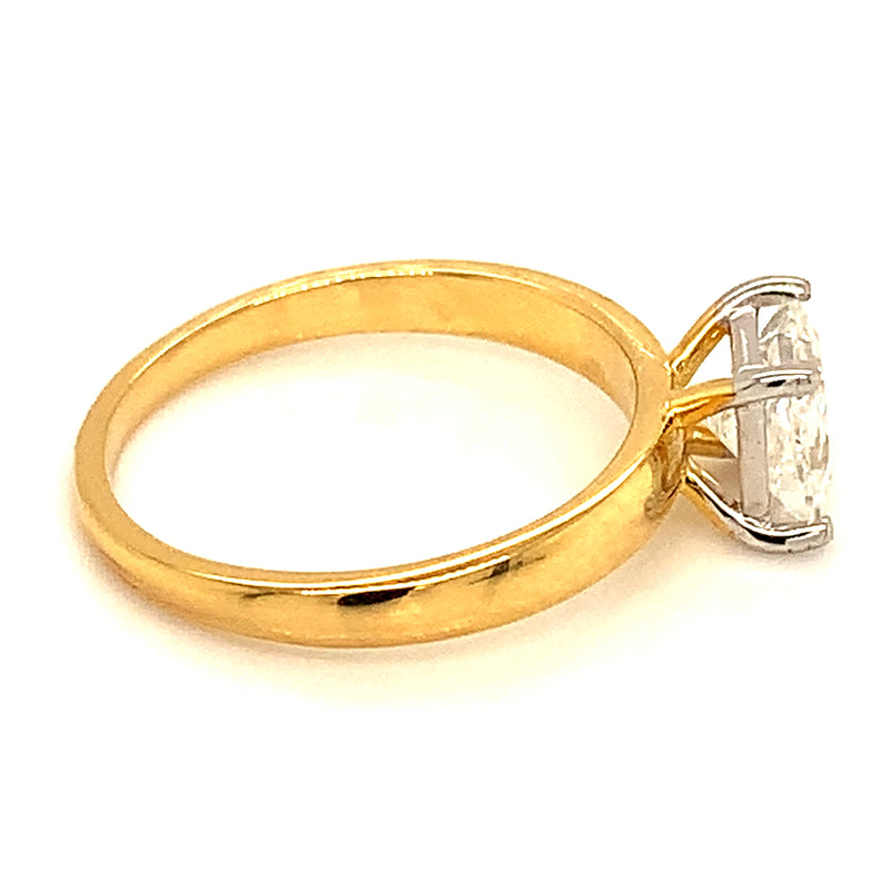 (LD) Anillo con diamante de laboratorio en oro amarillo 14kt.