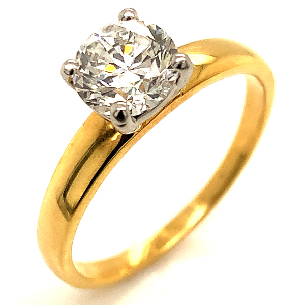 (LD) Anillo con diamante de laboratorio en oro amarillo 14kt.