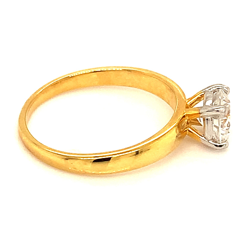 (LD) Anillo con diamante de laboratorio en oro amarillo 14kt.