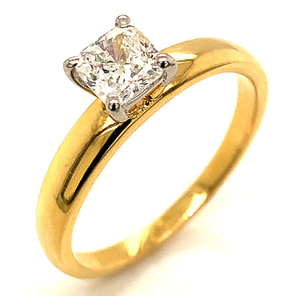 (LD) Anillo con diamante de laboratorio en oro amarillo 14kt.