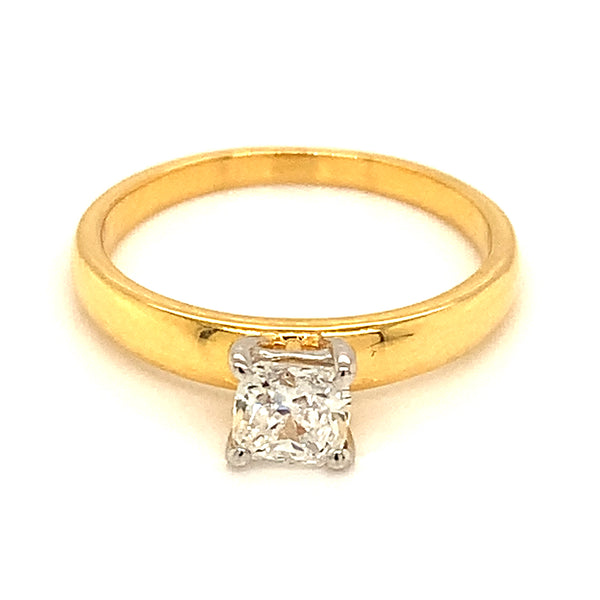 (LD) Anillo con diamante de laboratorio en oro amarillo 14kt.