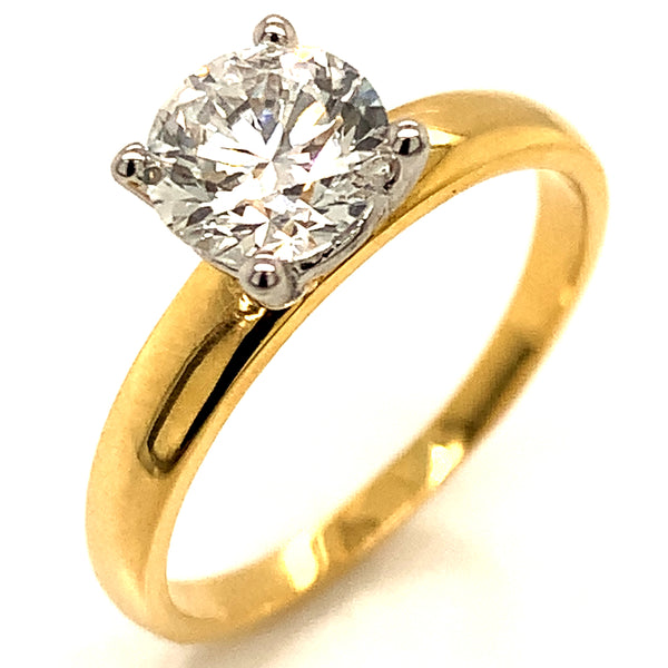(LD) Anillo con diamante de laboratorio en oro amarillo 14kt.