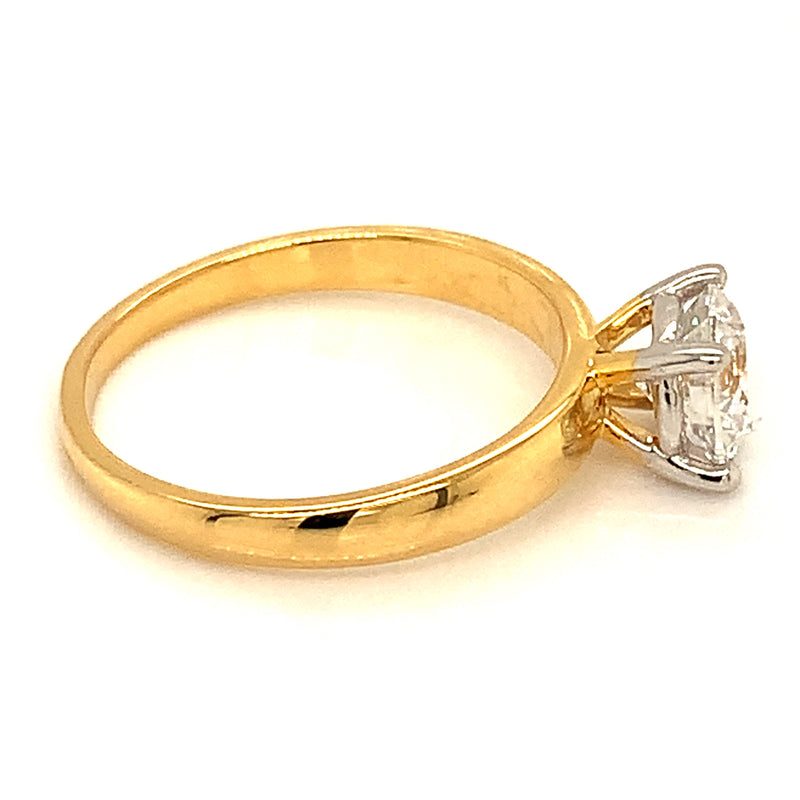 (LD) Anillo con diamante de laboratorio en oro amarillo 14kt.