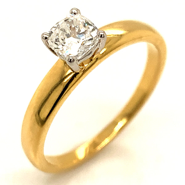 (LD) Anillo con diamante de laboratorio en oro amarillo 14kt.