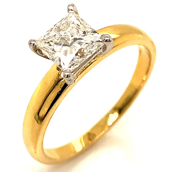 (LD) Anillo con diamante de laboratorio en oro amarillo 14kt.