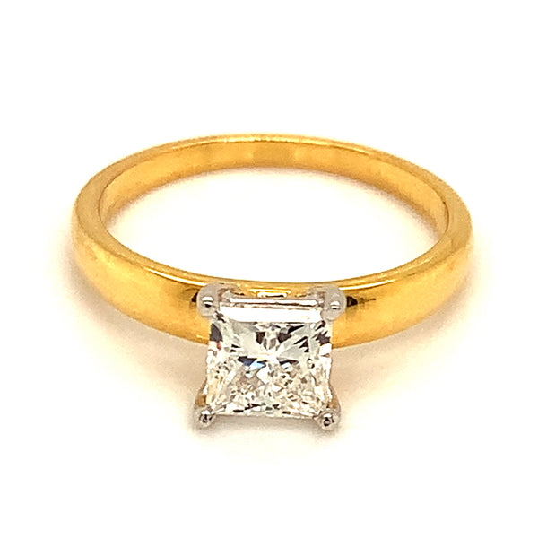 (LD) Anillo con diamante de laboratorio en oro amarillo 14kt.