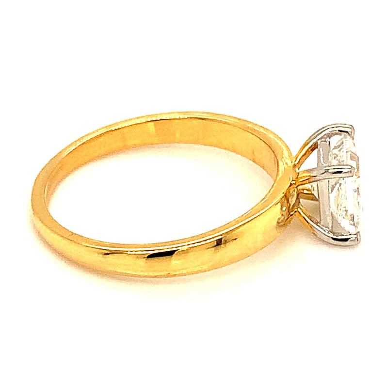 (LD) Anillo con diamante de laboratorio en oro amarillo 14kt.
