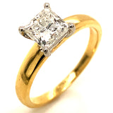 (LD) Anillo con diamante de laboratorio en oro amarillo 14kt.