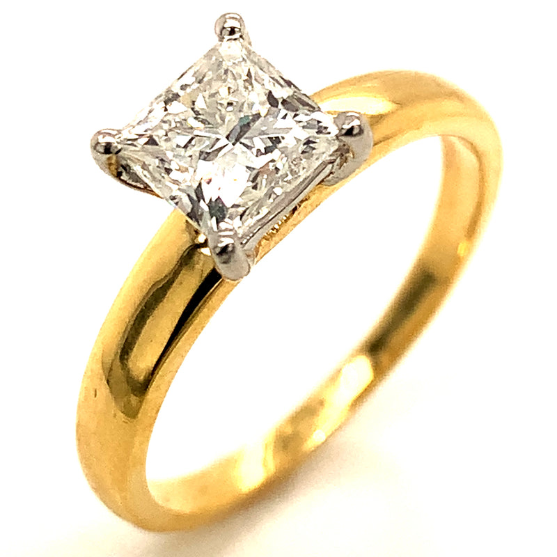 (LD) Anillo con diamante de laboratorio en oro amarillo 14kt.
