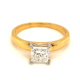 (LD) Anillo con diamante de laboratorio en oro amarillo 14kt.