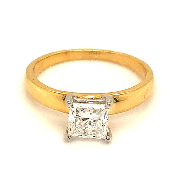 (LD) Anillo con diamante de laboratorio en oro amarillo 14kt.