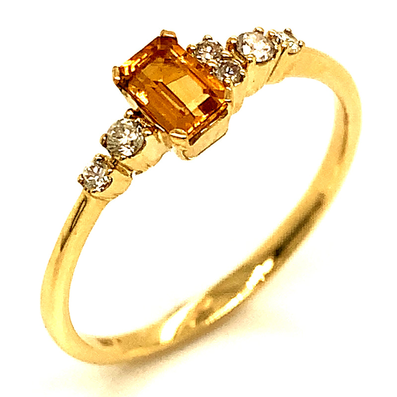 Anillo de citrino con diamante en oro amarillo 10kt.