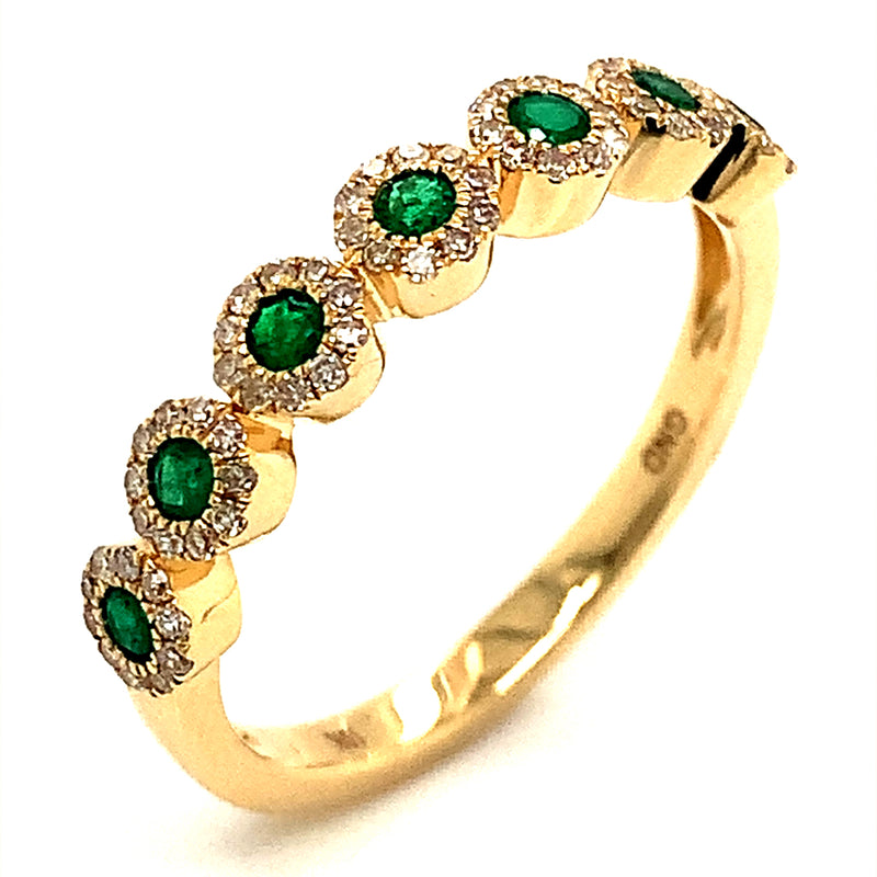 Anillo de esmeralda con diamantes en oro amarillo 10kt.