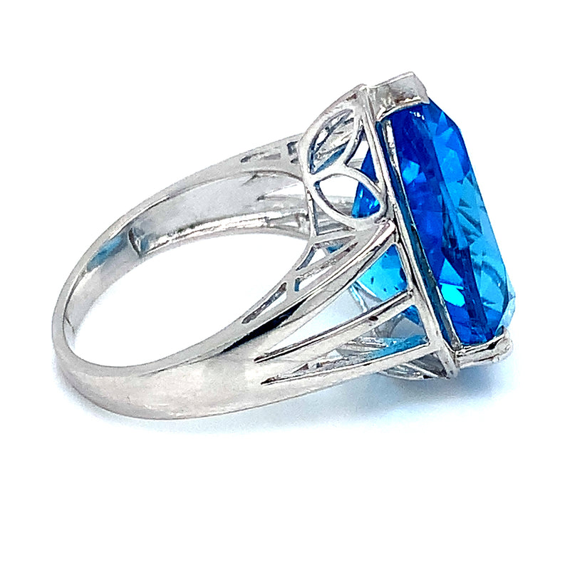 Anillo de cuarzo azul en plata 925 ANTES: $330.00