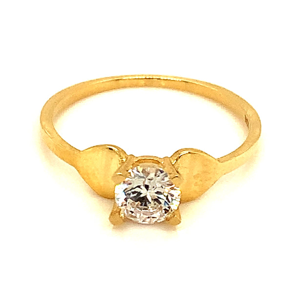 Anillo con circones en oro amarillo 10kt.