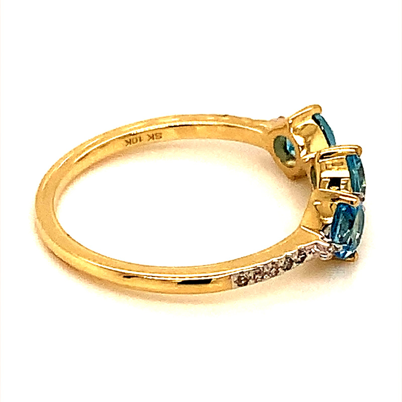 Anillo de topacio azul con diamantes en oro amarillo 10kt.