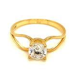 Anillo con circones en oro amarillo 10kt.