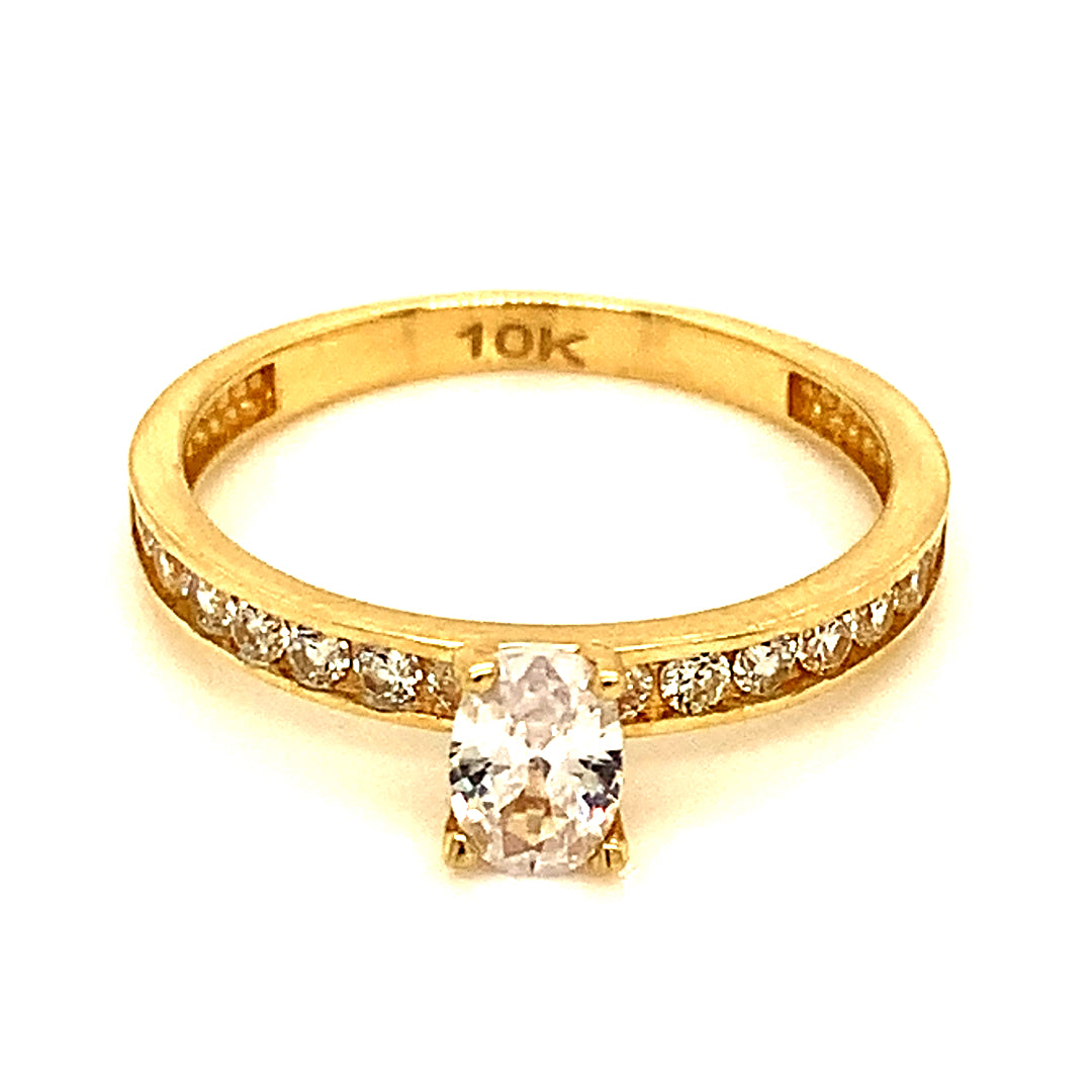 Anillo con circones en oro amarillo 10kt.