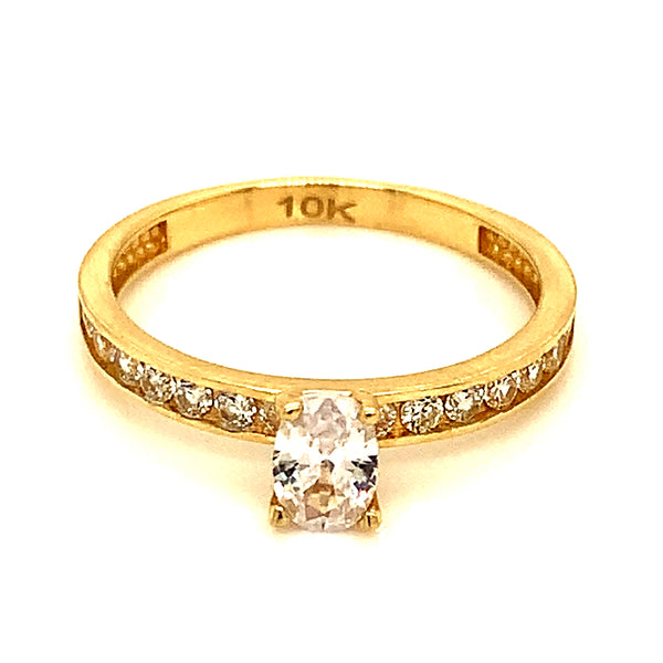 Anillo con circones en oro amarillo 10kt.