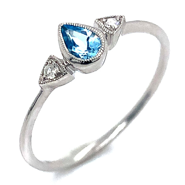 Anillo de Topacio Azul en oro blanco 10kt. ANTES: $229.00