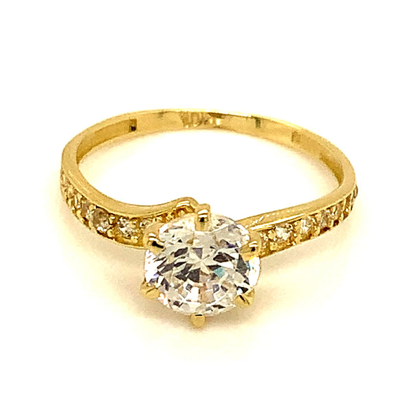 Anillo con circones en oro amarillo 10kt.