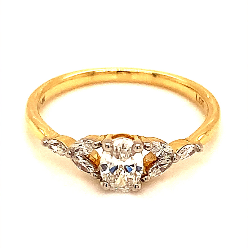 (LD)  Anillo con diamante de laboratorio en oro amarillo 14kt.