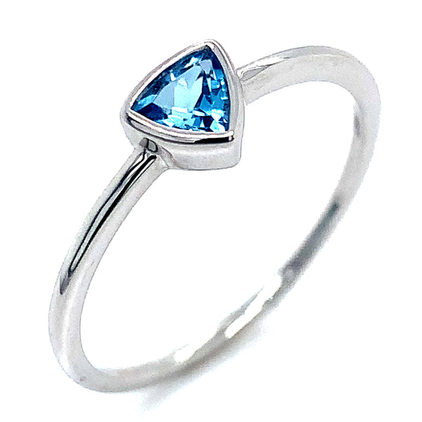 Anillo de Topacio Azul en oro blanco 10kt. ANTES: $199.00