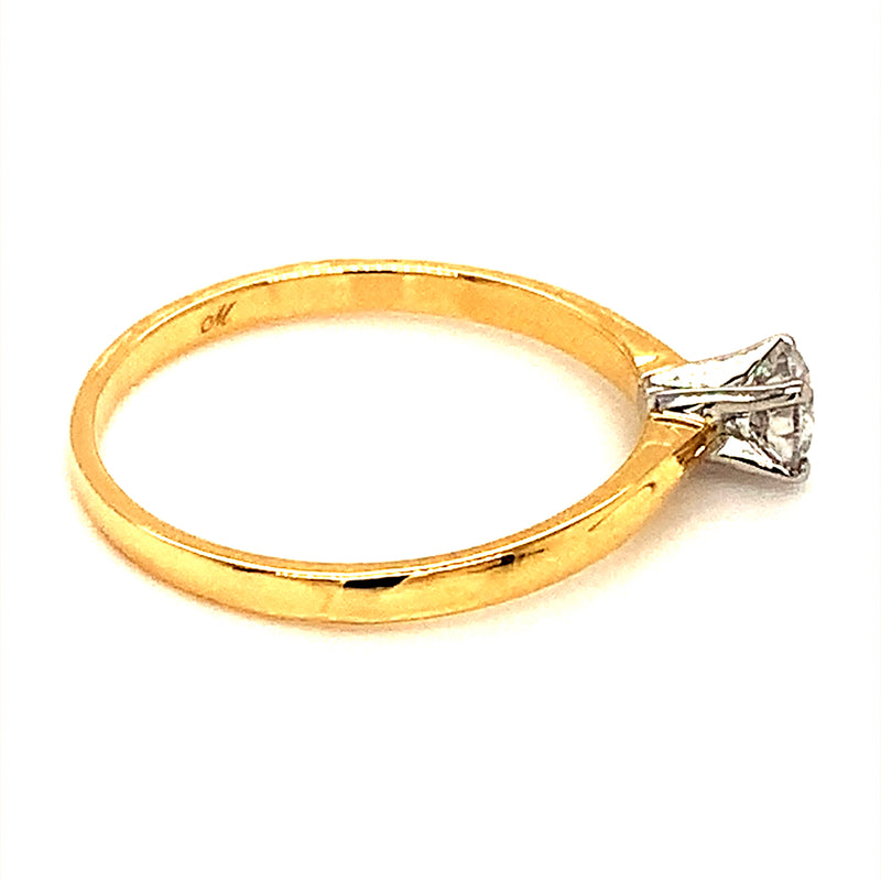 (MIA) Anillo con diamante en oro amarillo 18kt.