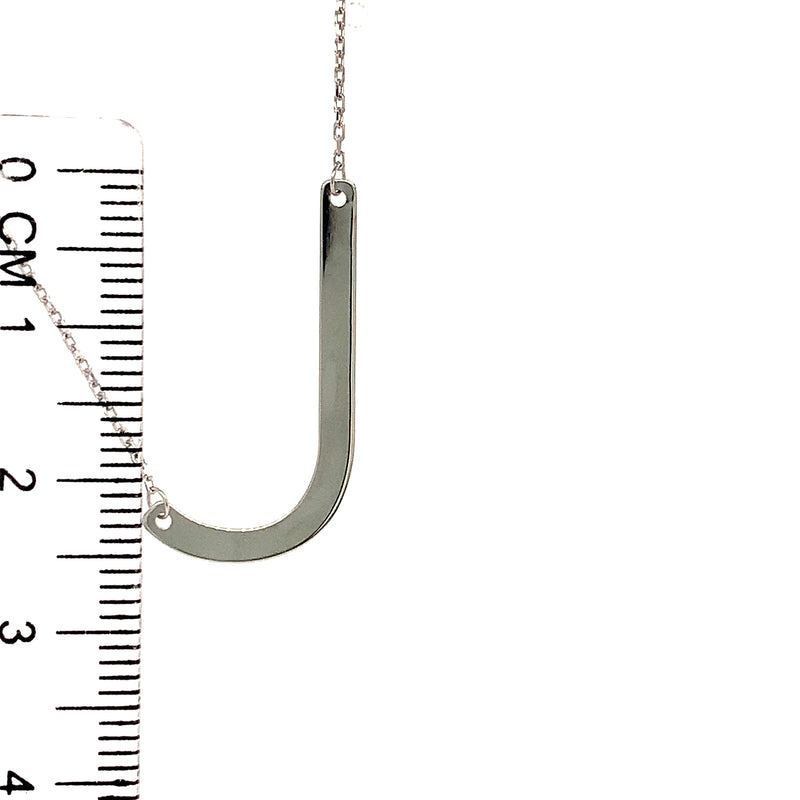 Collar con inicial (J) en oro blanco 10kt. 42-45cm