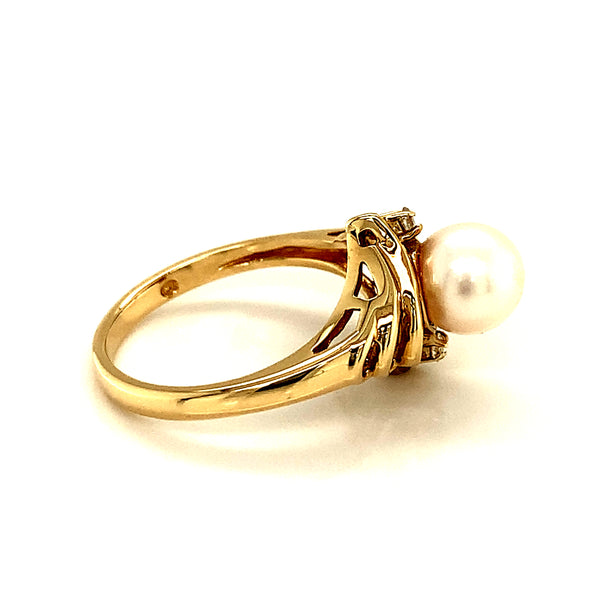 Anillo de perla con diamante en oro amarillo 10kt.  ANTES:  $399.00