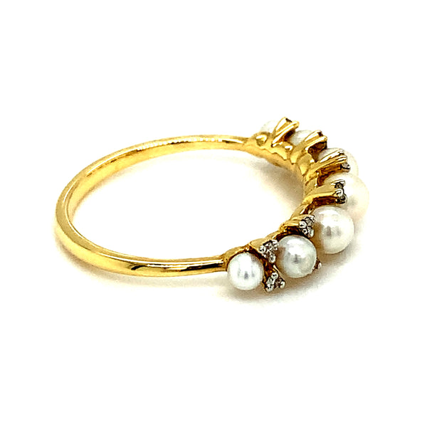 Anillo de perla con diamante en oro amarillo 18kt.