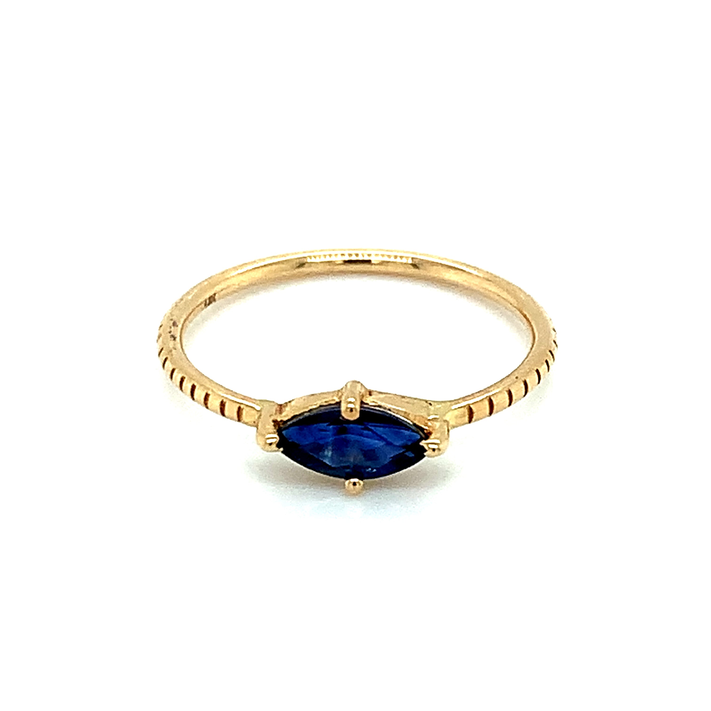 Anillo de zafiro en oro amarillo 14k