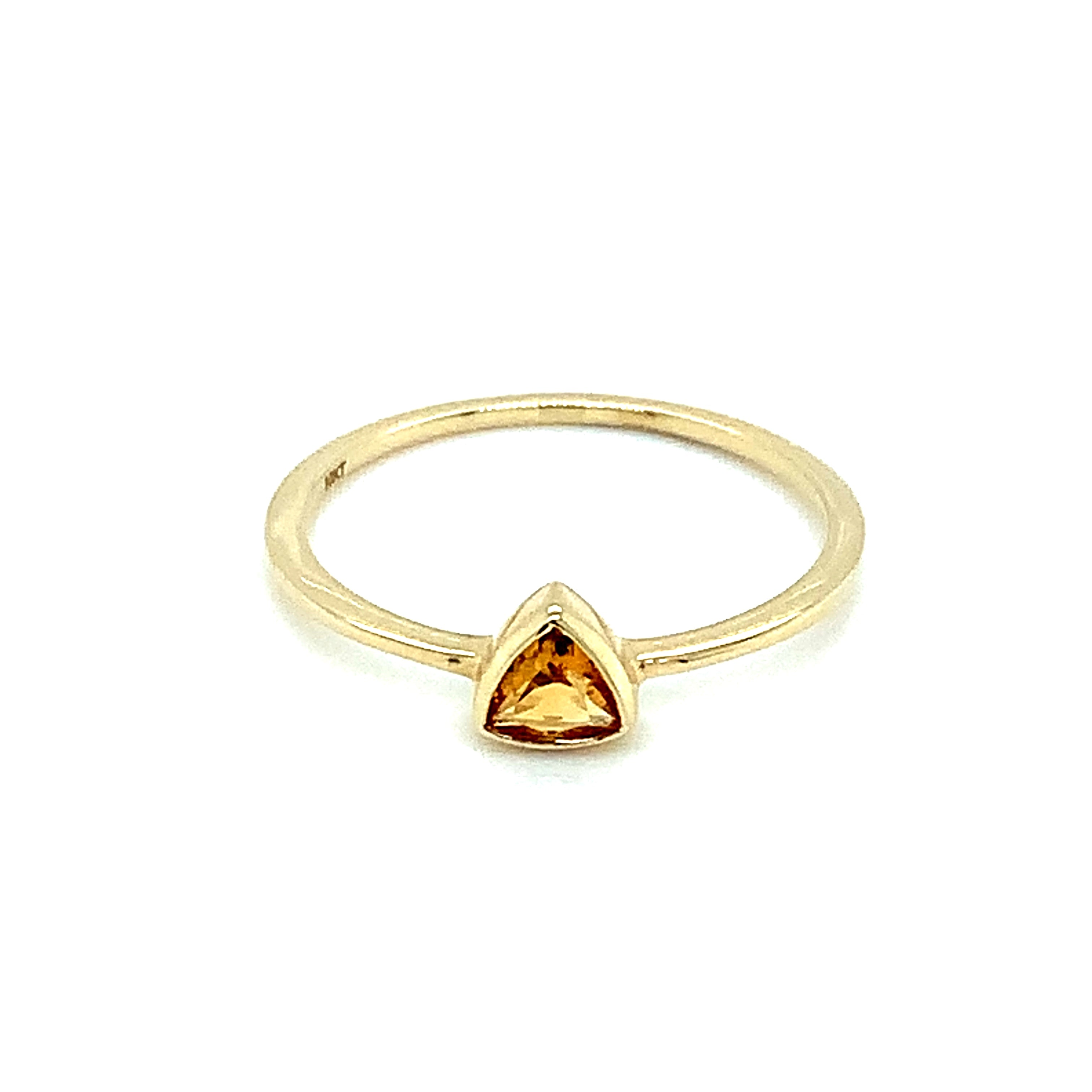 Anillo de citrino en oro amarillo 10kt.