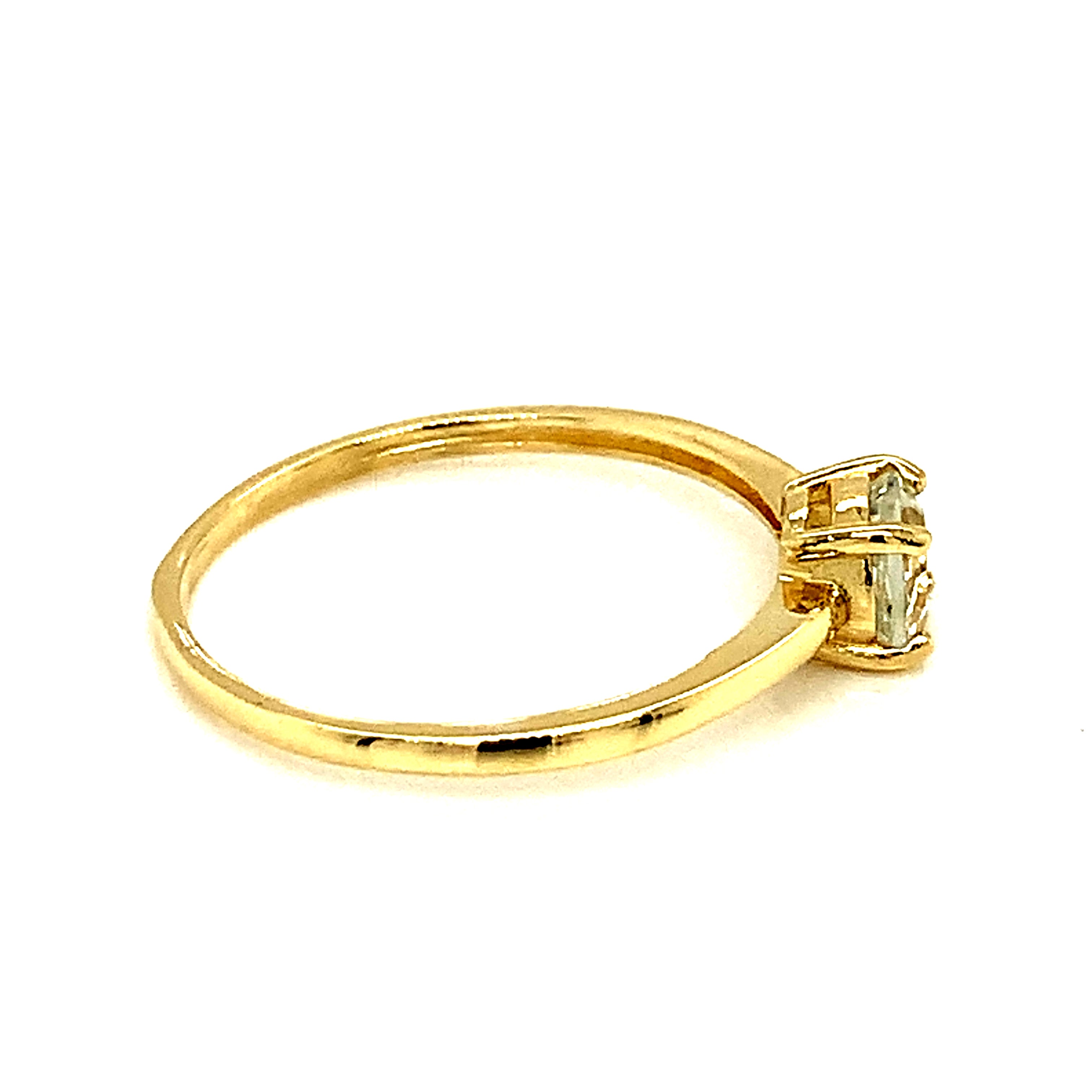 Anillo de Topacio Blanco en oro amarillo 10kt.