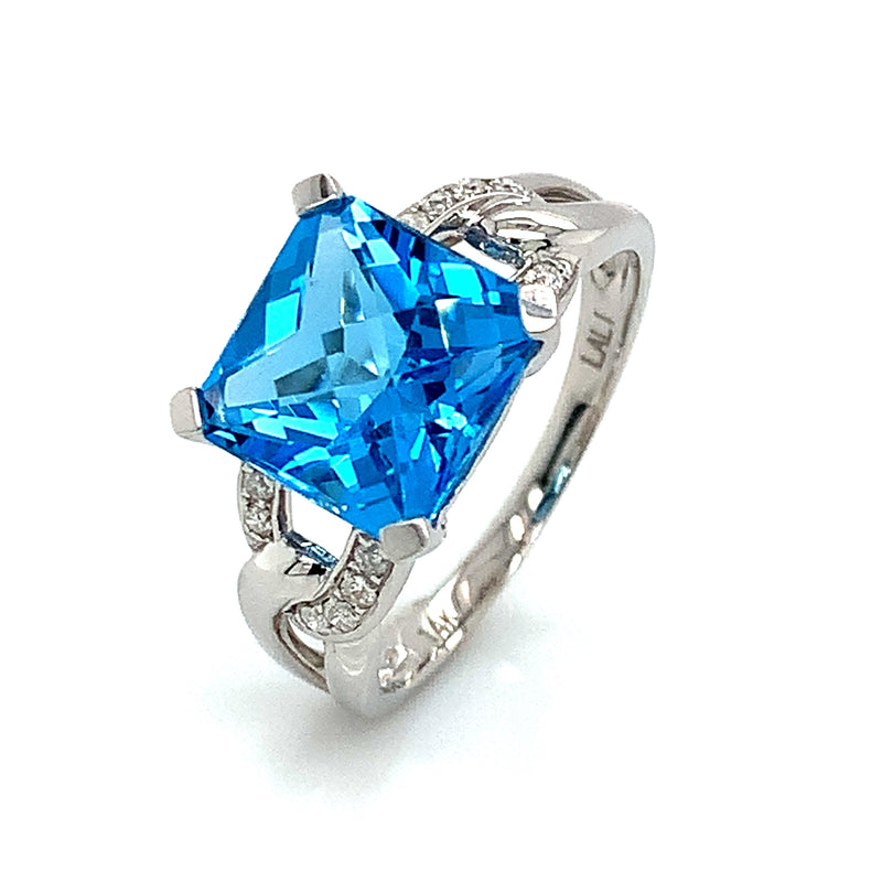 Anillo de topacio azul con diamantes en oro blanco 14kt. ANTES: $775.00