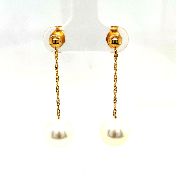 Aretes de perlas blancas cultivadas en oro amarillo 14Kt.