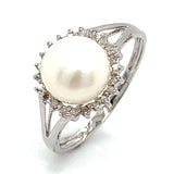 Anillo de perla con diamante en oro blanco 14kt.